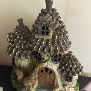 Charming Woodland Cottage Solar Light